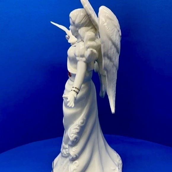 𝅺Sf Music Box Porcelain Angel/Gold Trim - Picture 3 of 6
